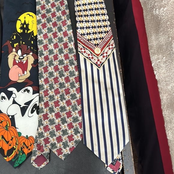 2 Halloween 🎃 Ties one 3 Stooges &2 extra - Picture 4 of 5